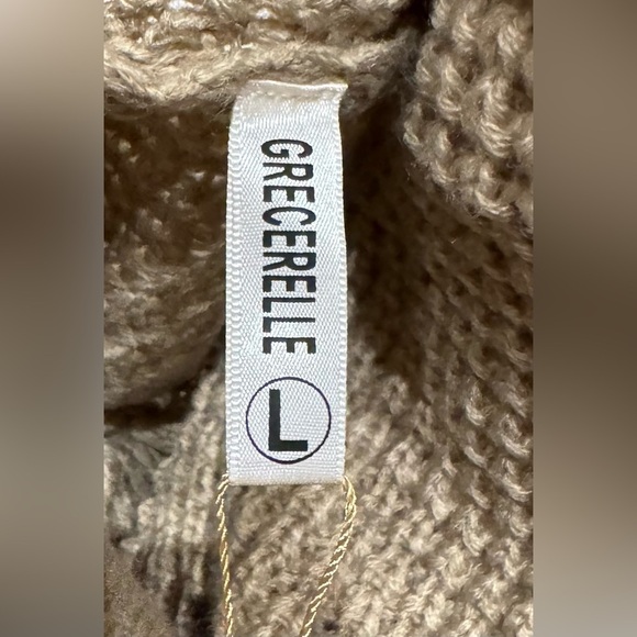 NEW Grecerelle Womens Asymmetric Chunky Button Detail Pullover Sweater Size L - Picture 13 of 14